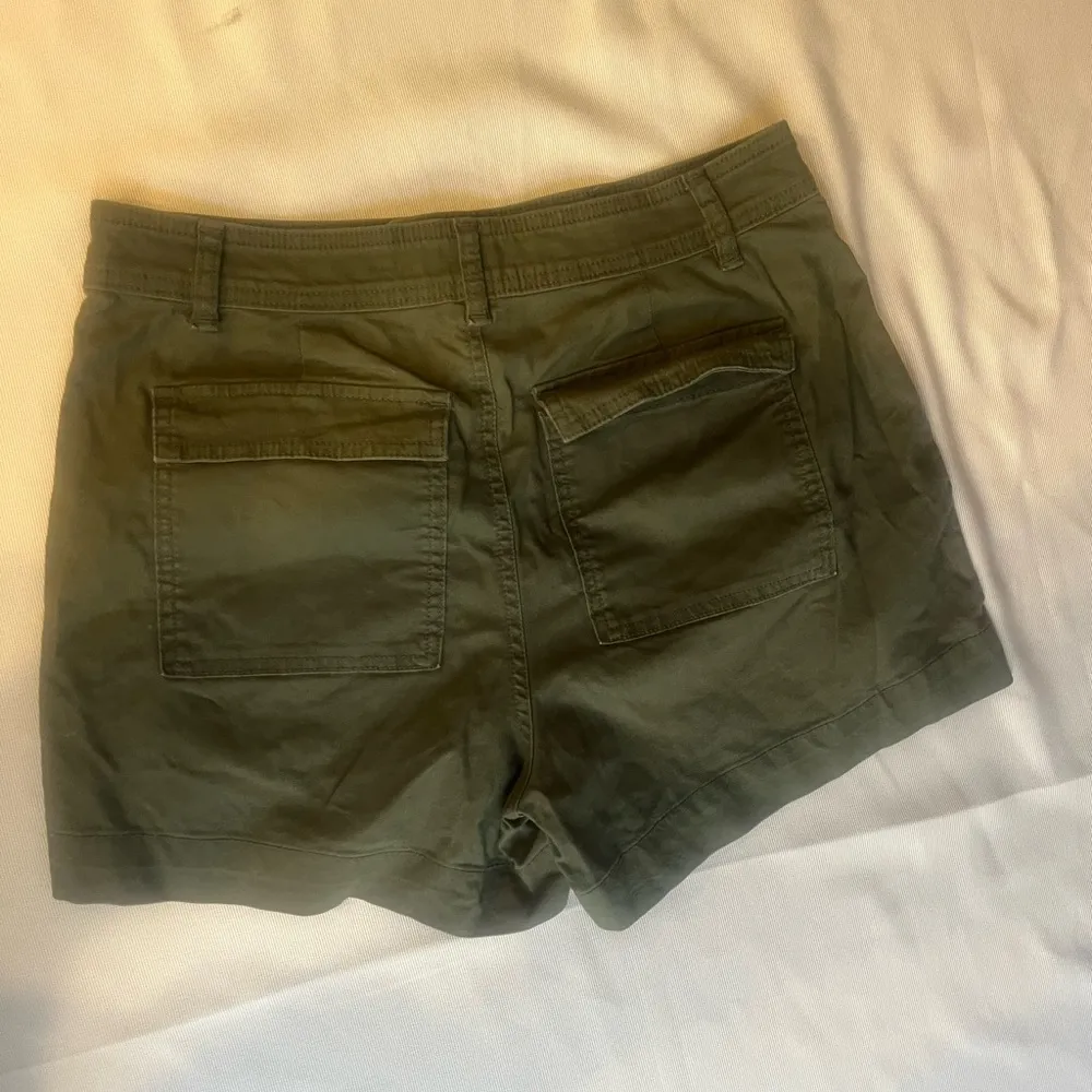 A New Day Green Cargo Shorts Versatile Cotton Blend - Image 5
