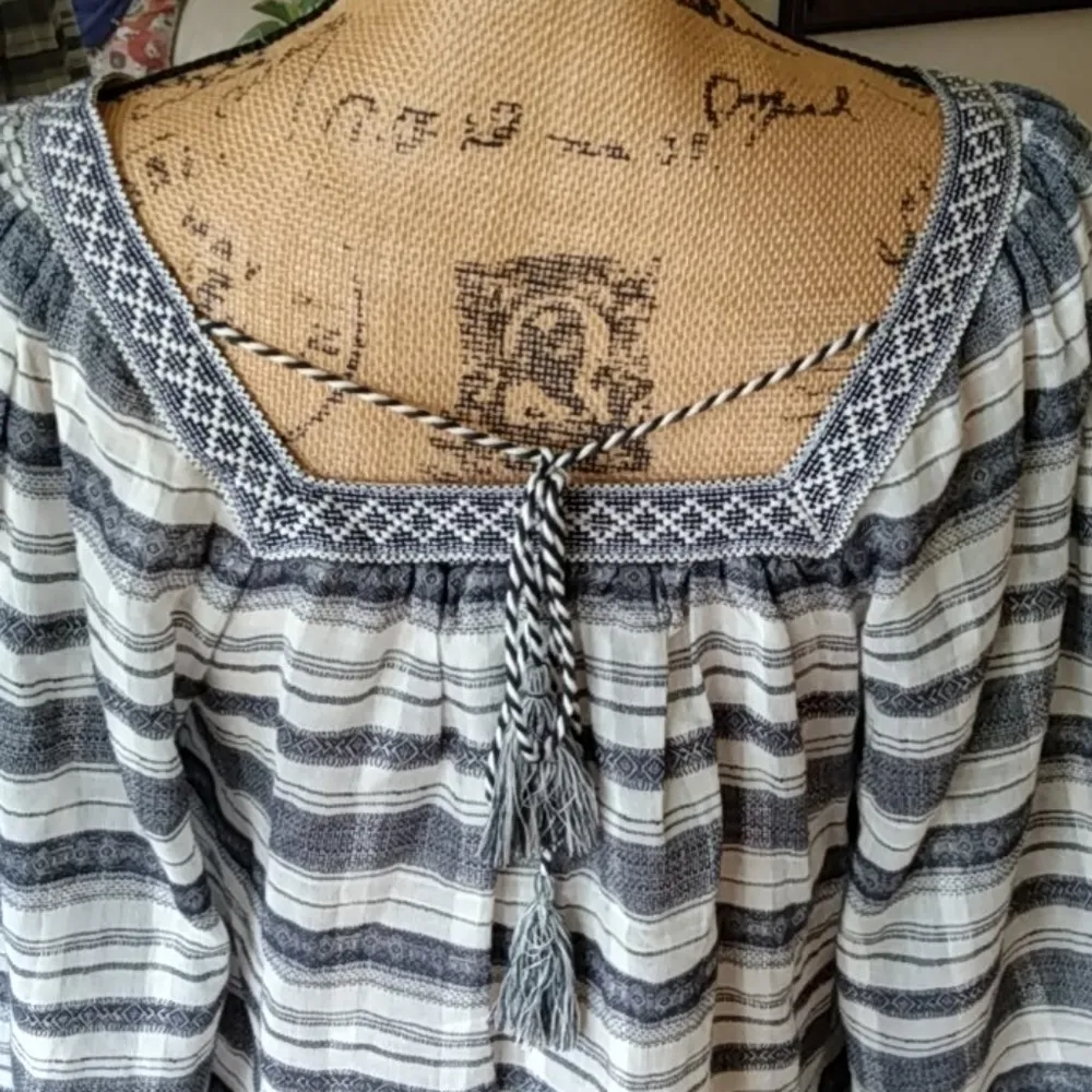 Chelsea & Violet Navy White Boho Bell Sleeve Top - Image 4