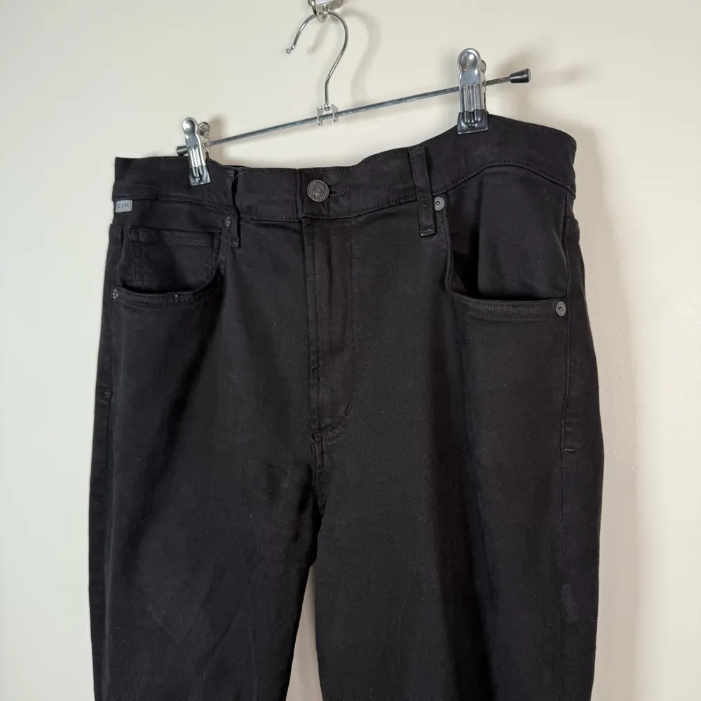 Citizens of Humanity Black Isola Cropped Straight Leg Jean - Image 4