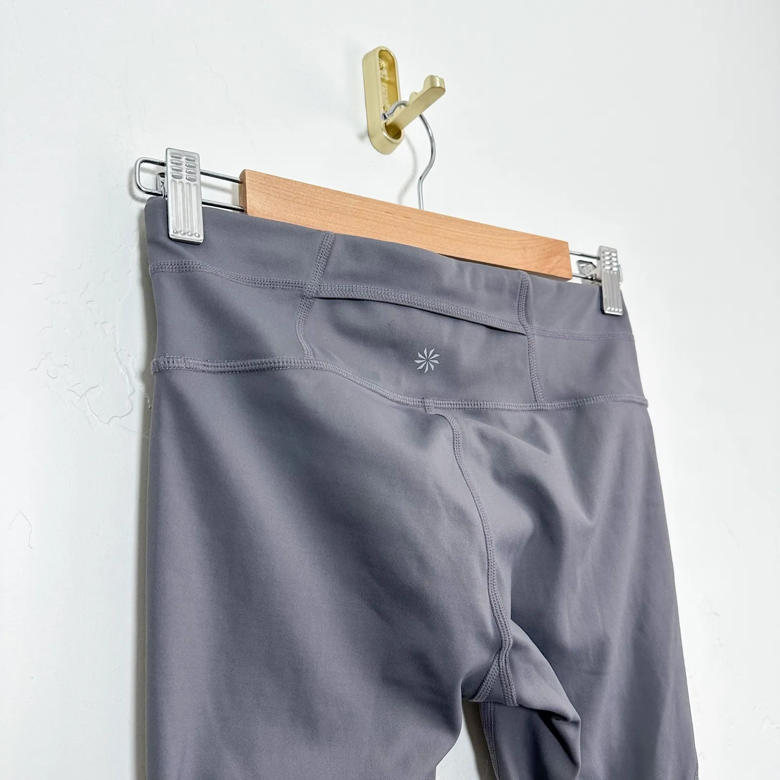 Athleta | Aura Sonar Mesh Side Cropped Capri Leggings in Grey - Image 4