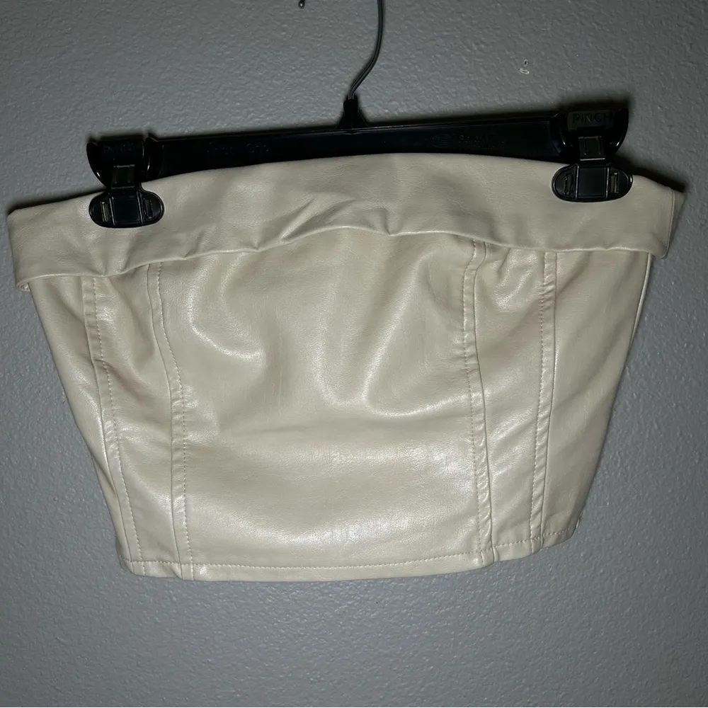 Le Lis cream neutral faux leather strapless corset top women’s size XS - Image 2