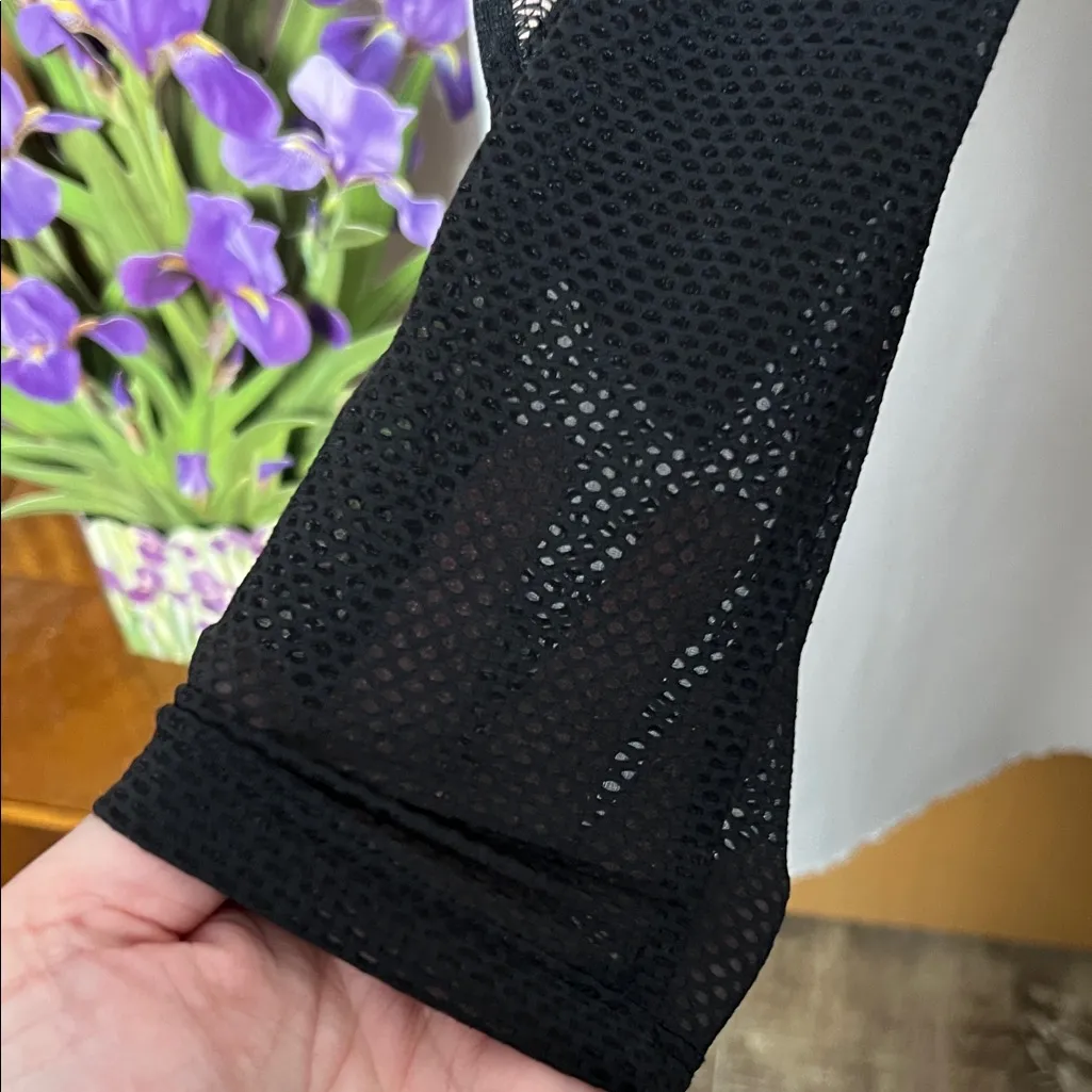 PINK Victoria's Secret Yoga Black Leggings with Sequin Logo Size Small - Image 7