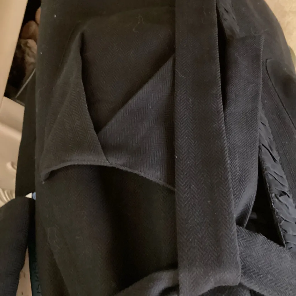 Simply‎ Vera Vera Wang Black Trench Coat with Gray Faux Fur Collar - Image 4