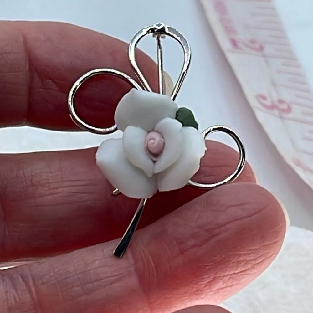 Vintage Delicate floral decor brooch. Gold - Image 2