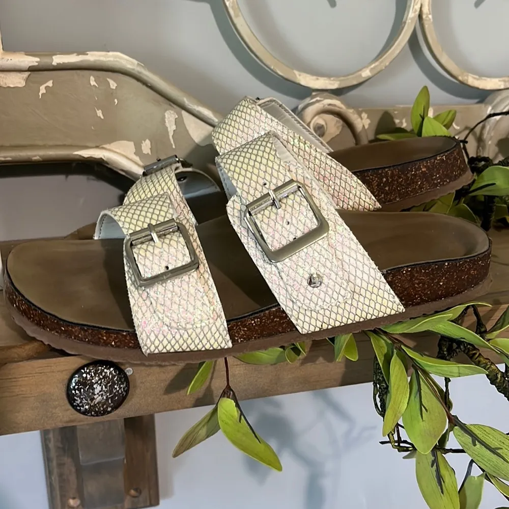 Madden Girl Sandals Double Strap Buckle Off White Shimmery Silver Slides Comfy - Image 4