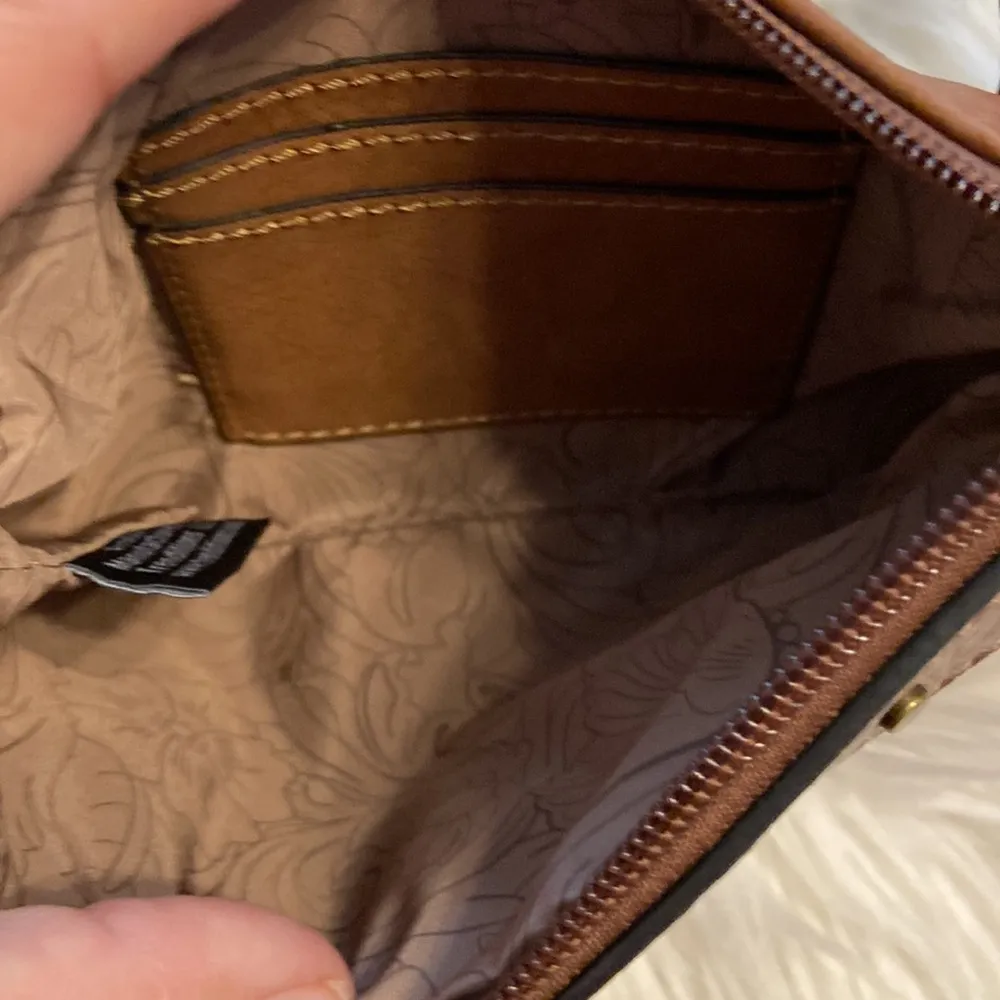 JUSTIN CROSSBODY BAG SMALL DIMENSION IN PHOTOS BNWOT COLOR TAN AND BROWN - Image 7