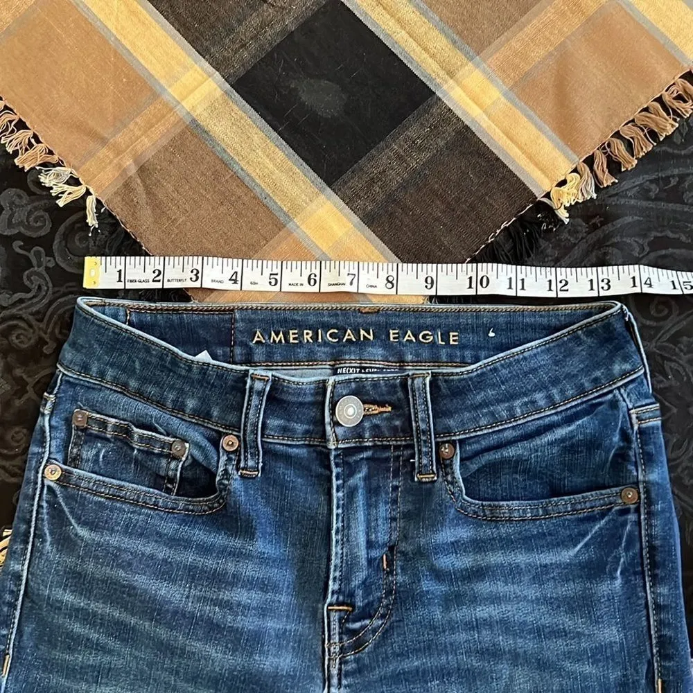 American Eagle size 28x28 Distressed jeans with stretch EUC - Image 5