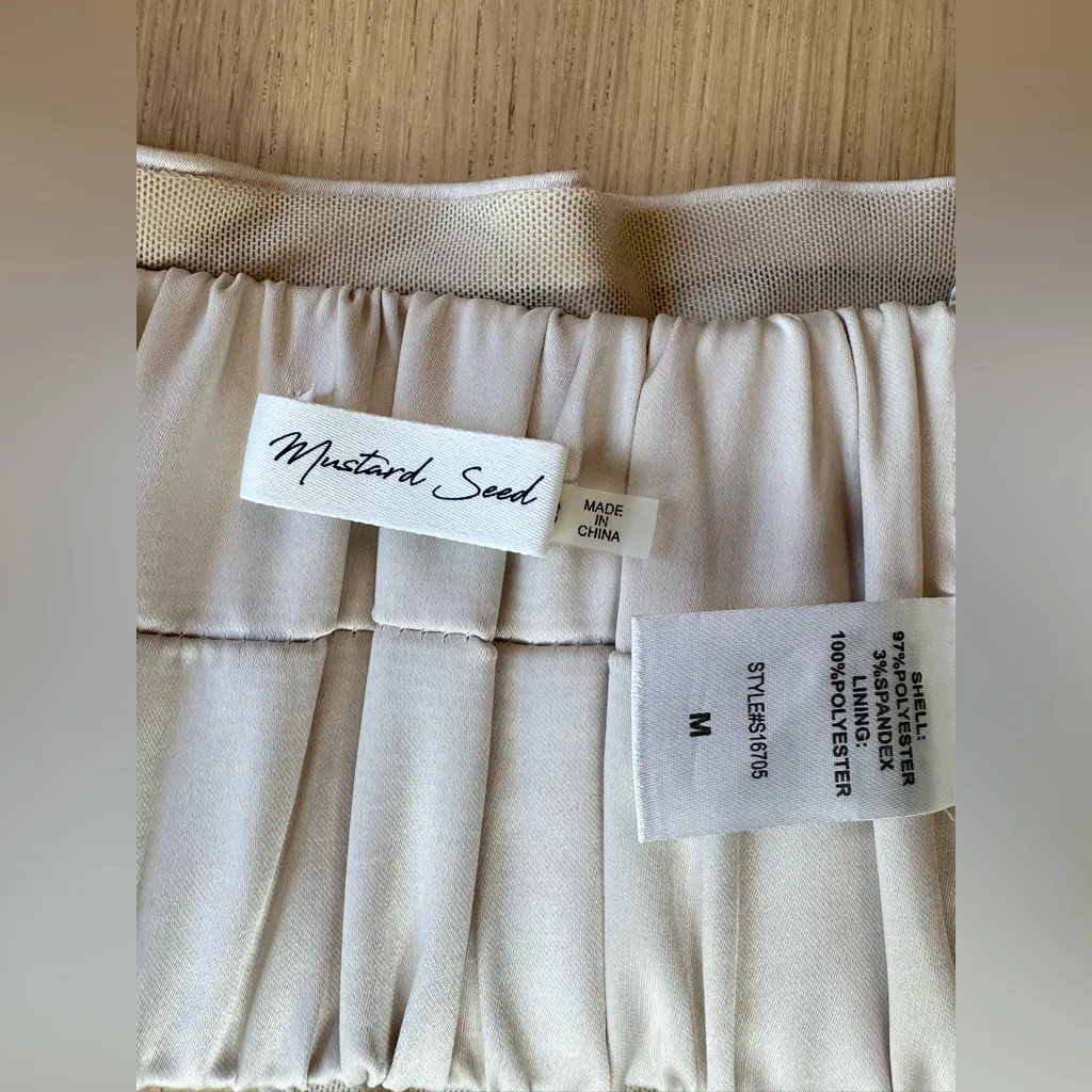 MUSTARD SEED REVOLVE CROPPED BRALETTE SIZE Medium x 1275 - Image 4