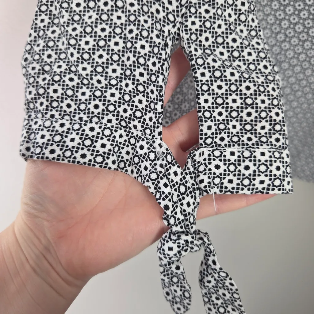 Jones New York Black and White Geometric Print Blouse - Image 3