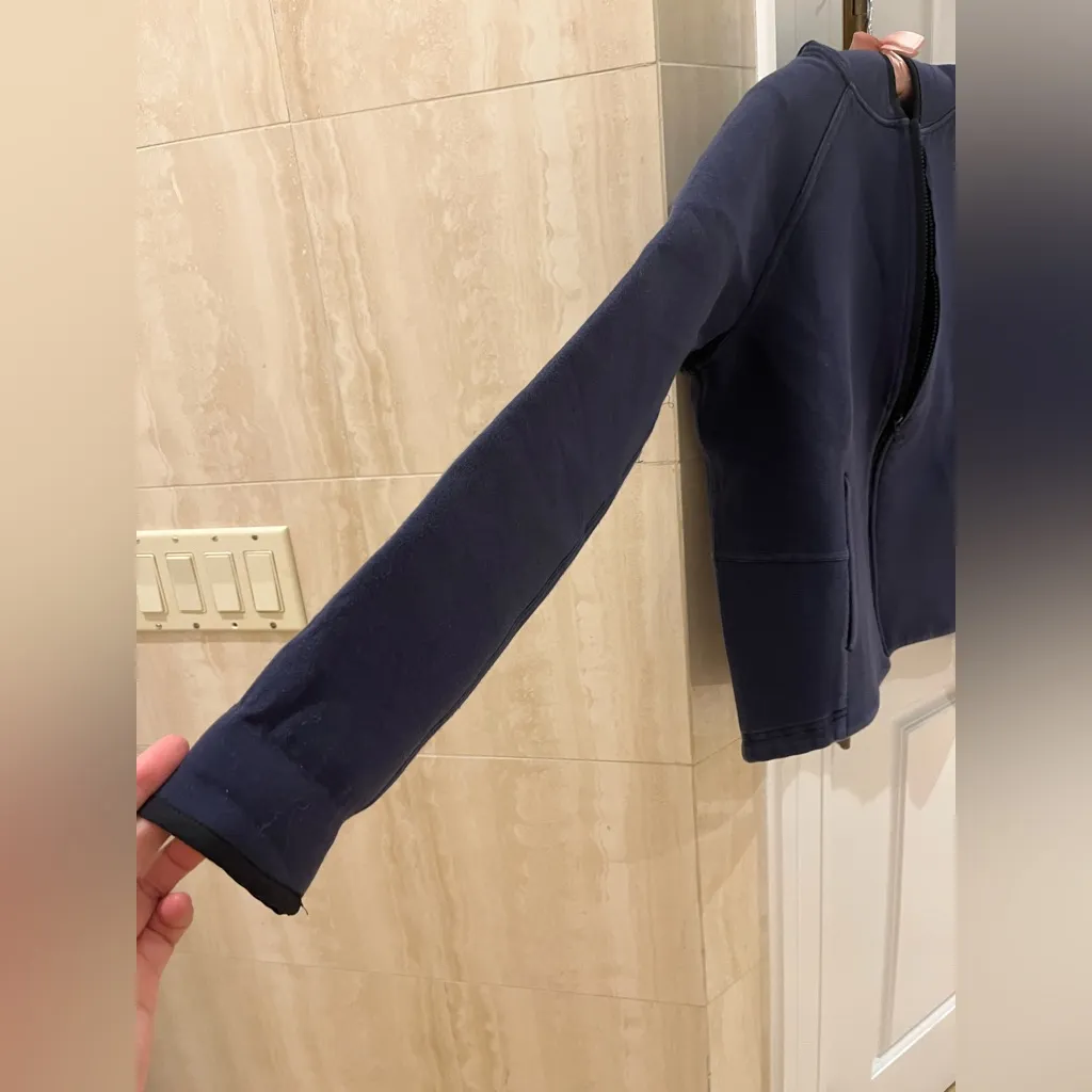 Lululemon  women jacket size 6 - Image 10