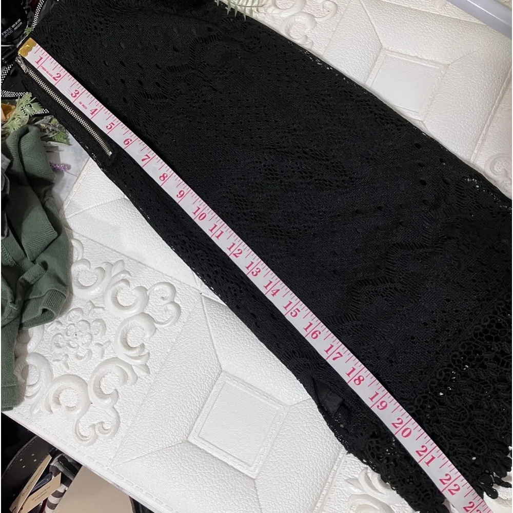 Black Lace Fully Lined Pencil Skirt with Scalloped Crochet Hem size M - Image 5