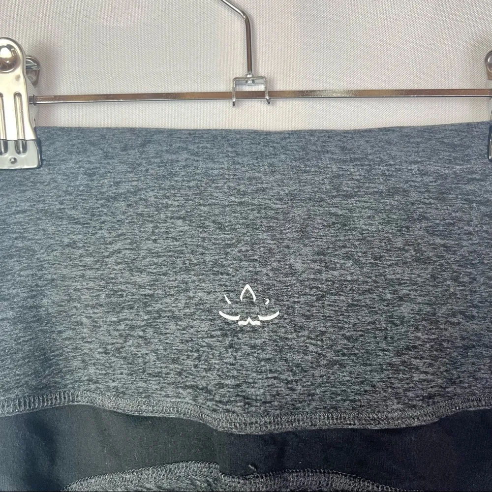 Beyond Yoga High Rise Black & Gray Soft 7/8 Athletic Leggings S - Image 4