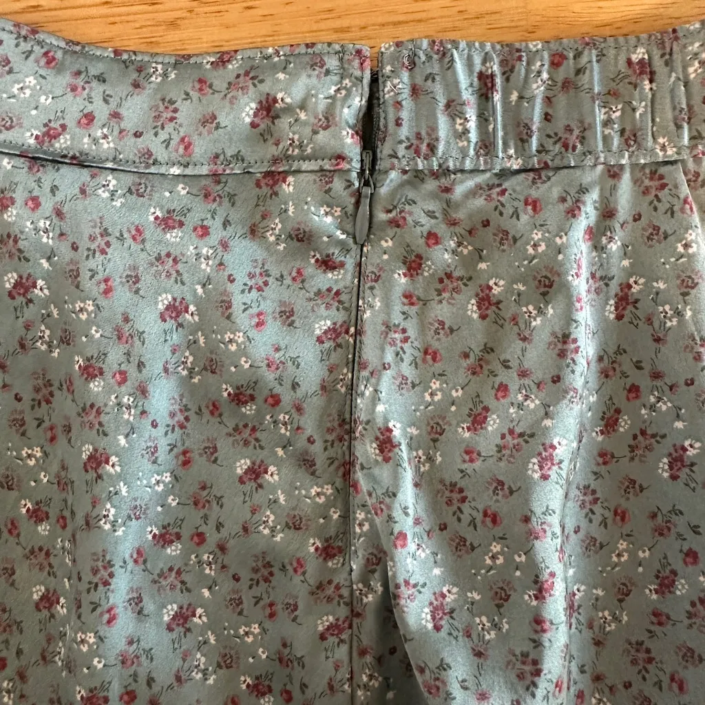 Hollister Light Blue Floral Mini Skirt - Image 2