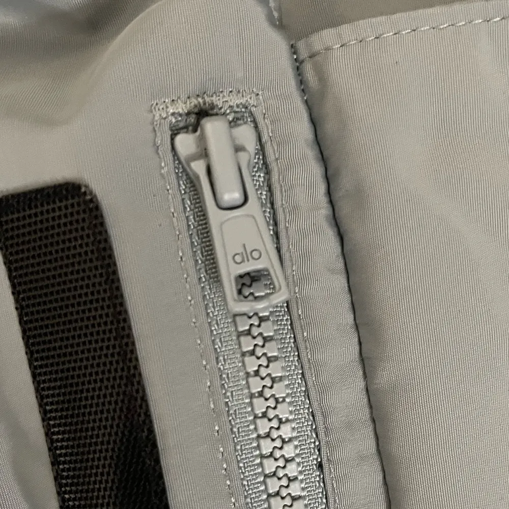 Alo Yoga International Anorak Hoodie Front Zipper Pocket Size S - Image 8