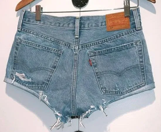 Levi’s Light Wash Denim Shorts - Image 2