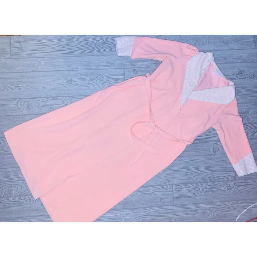 Vintage Vanity fair pink and lace sleeper wear robe pajamas - Image 2