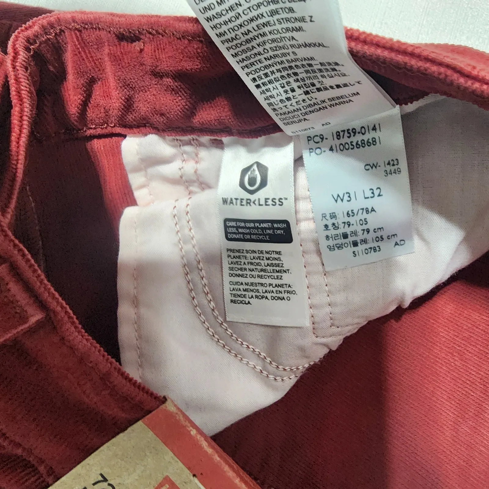 Levi's 724 high rise slim straight corduroy pants 31x32 woman's - Image 4