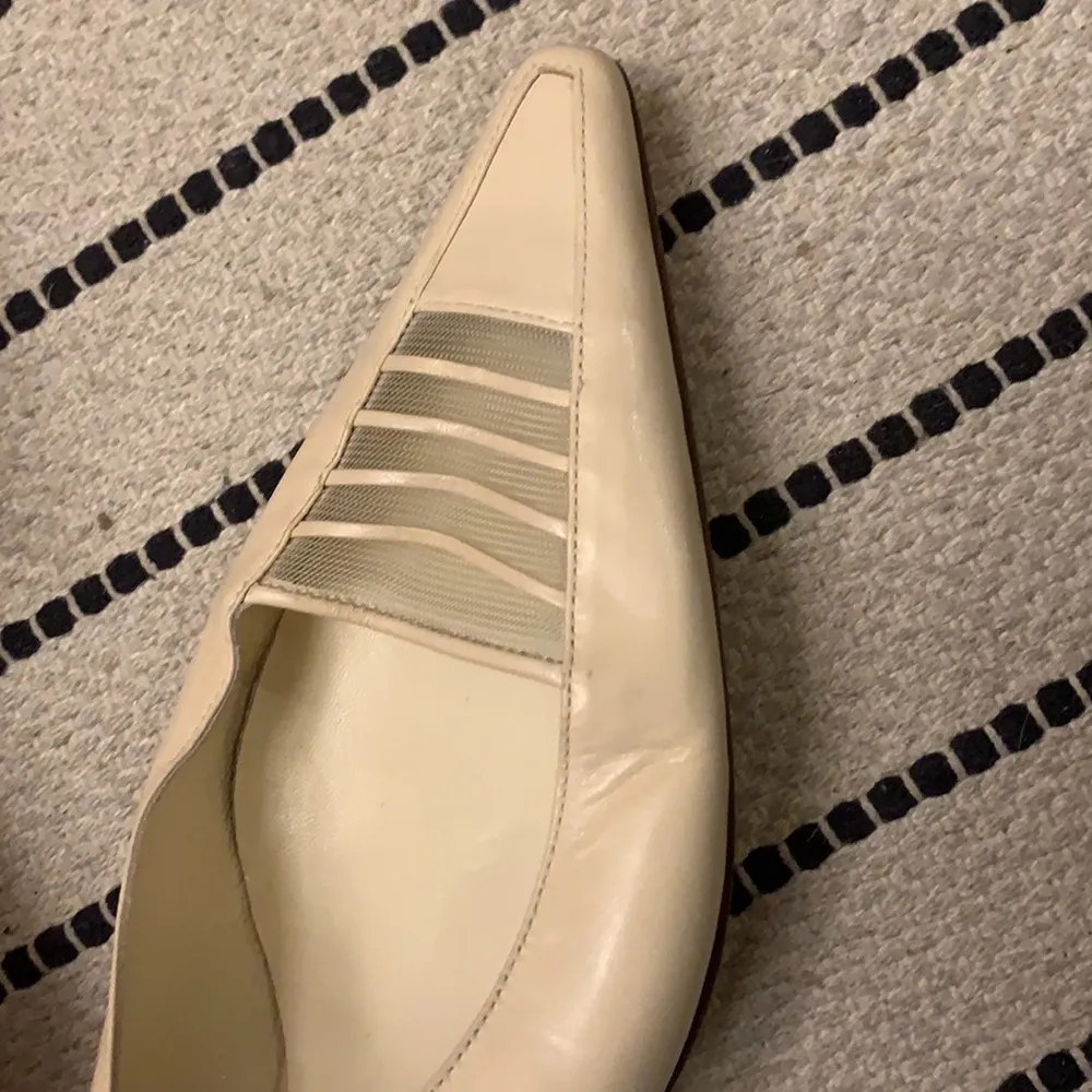 BCBGMAXAZRIA BCBG Sling back white pumps - Image 9