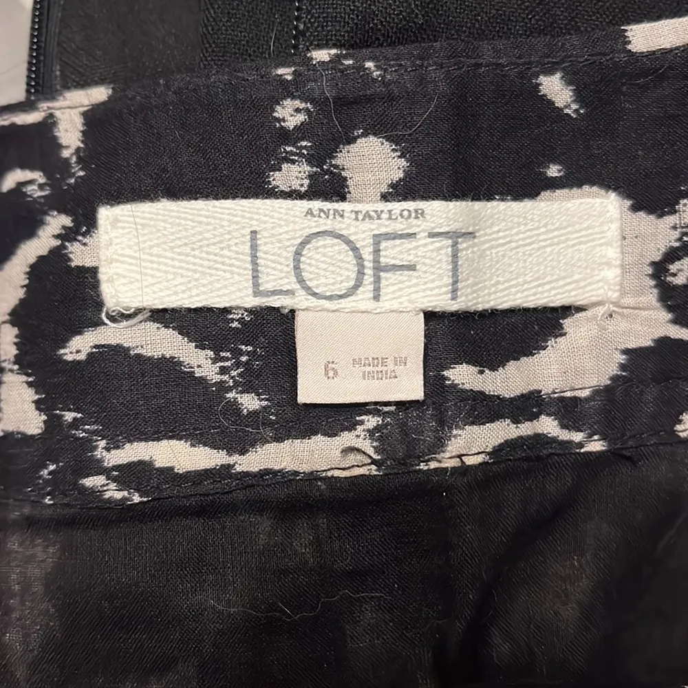 Loft  black and gray print skirt EUC - Image 4