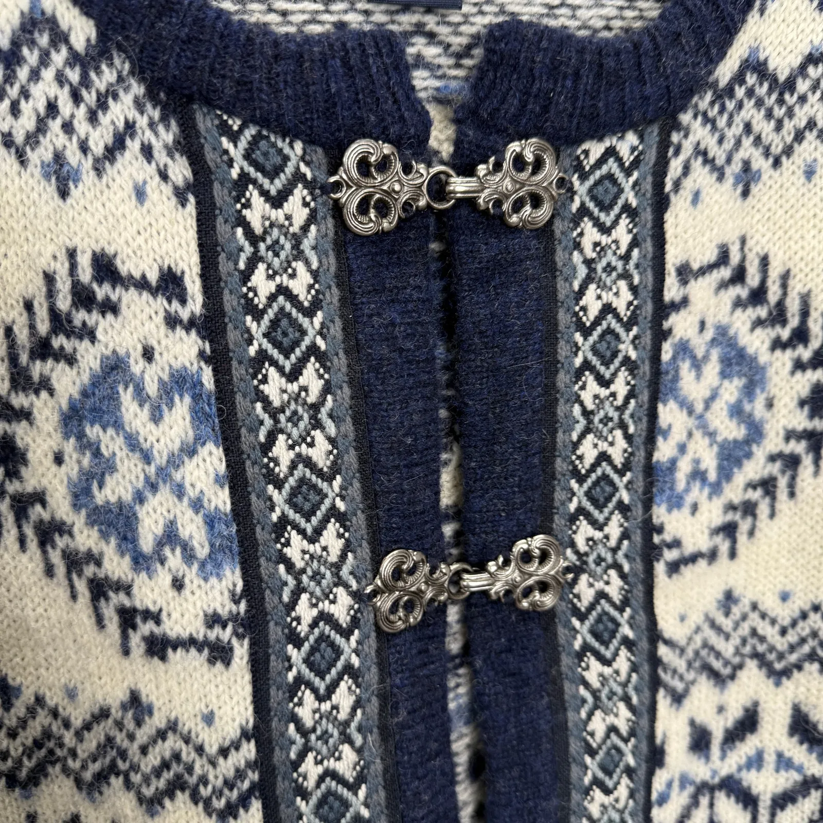 Woolrich Womens Cardigan Sweater Size M Blue Fair Isle Stripe Metal Clasp - Image 3