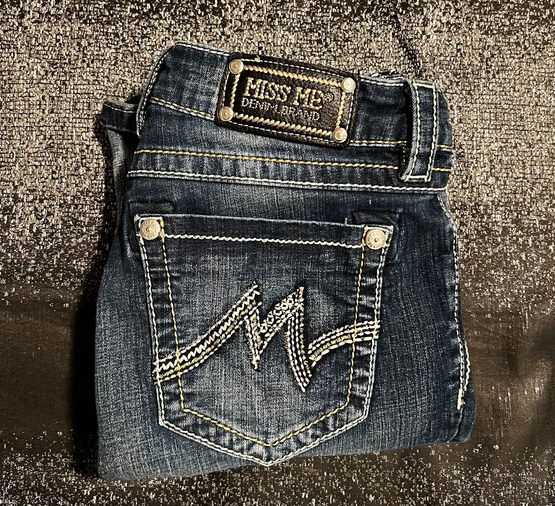 Womens sz28" bootcut  jeans - Image 2