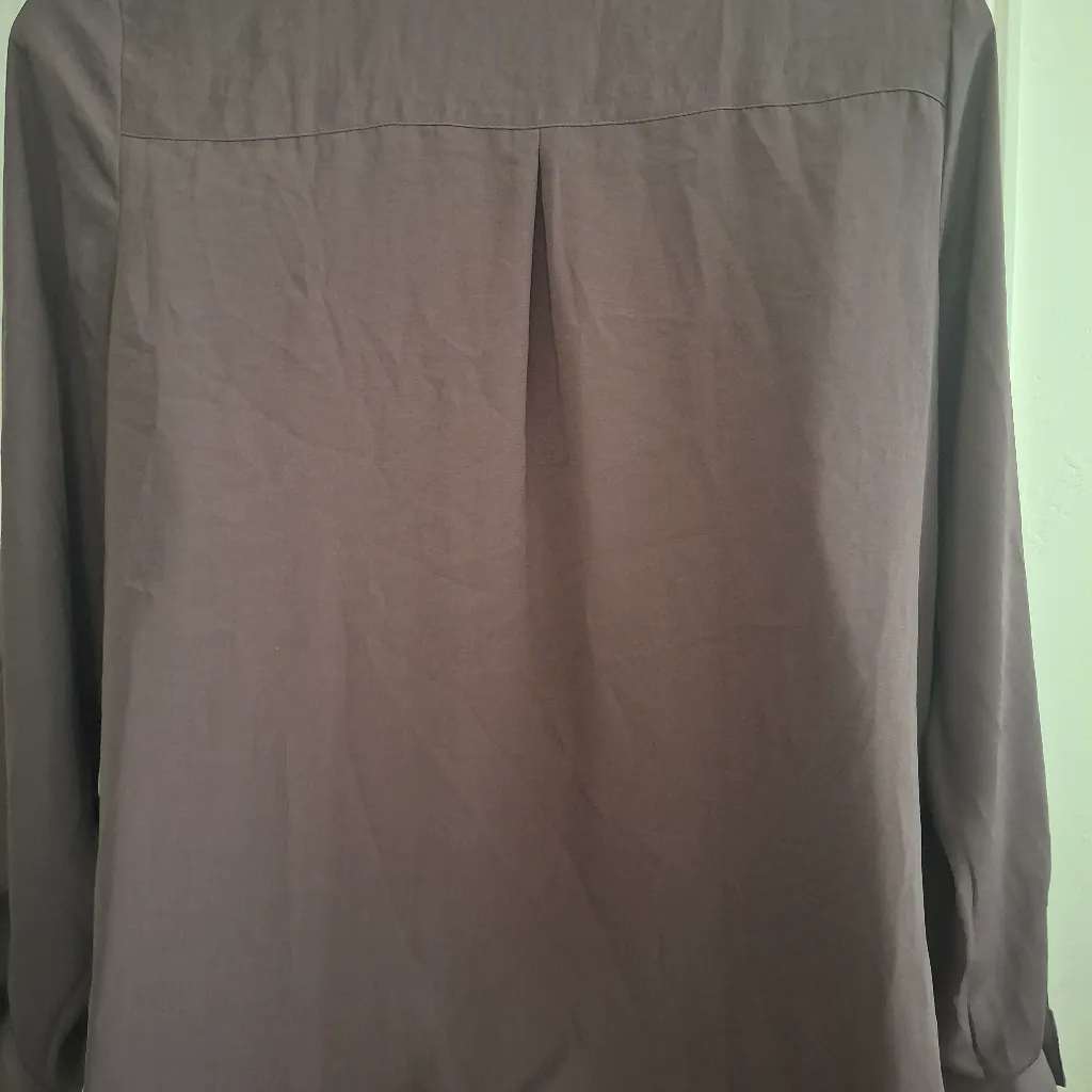 Maurices Sz 1 Women's V-Neck Roll-Up Sleeve Top - NWOT - Image 8