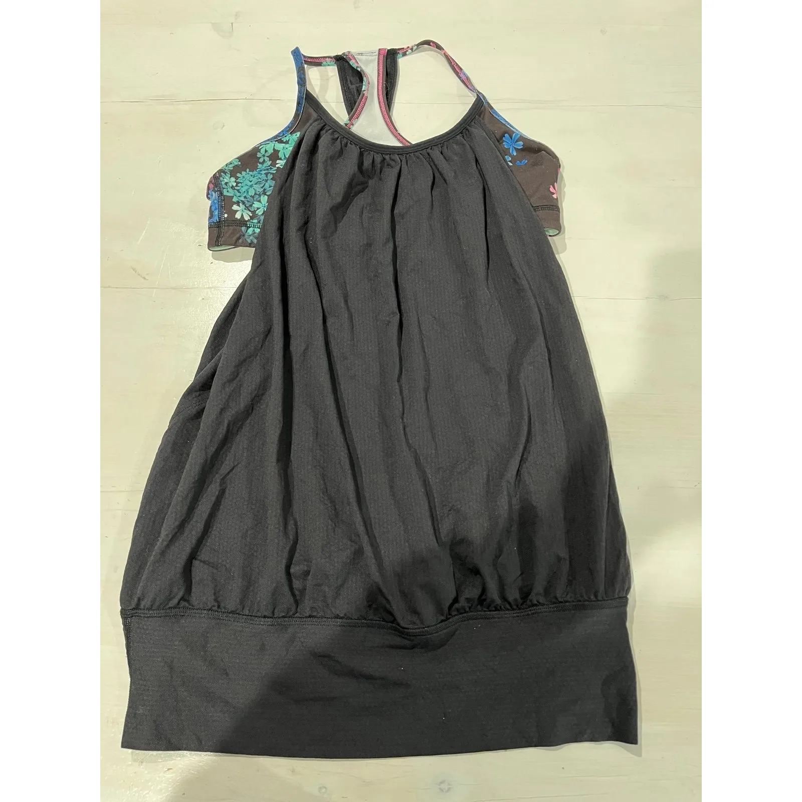 Lululemon no limits‎ tank top fits like a 2 or 4 - Image 3