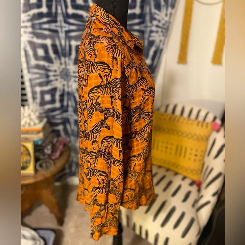Women’s Jane &  Delancey Orange Plaid Button Down with Zebras Whimsical Sz M 🧡🦓 - Image 4