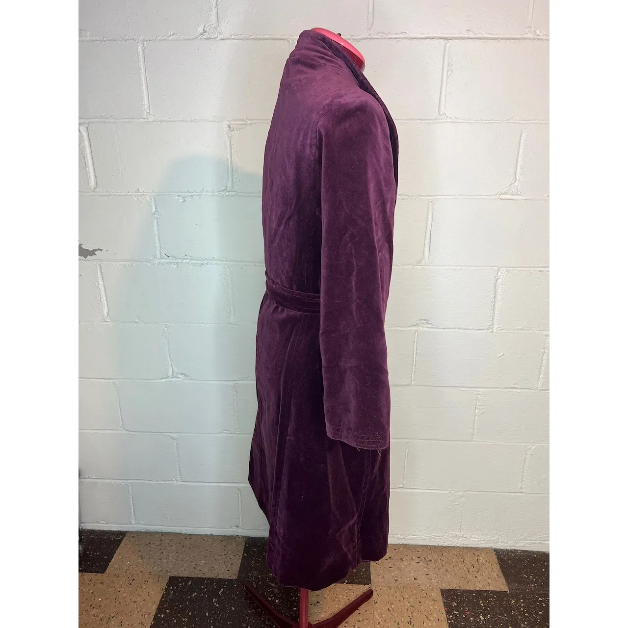 Velvet coat robe open front sash belt maroon wine 1970s Red - Image 7