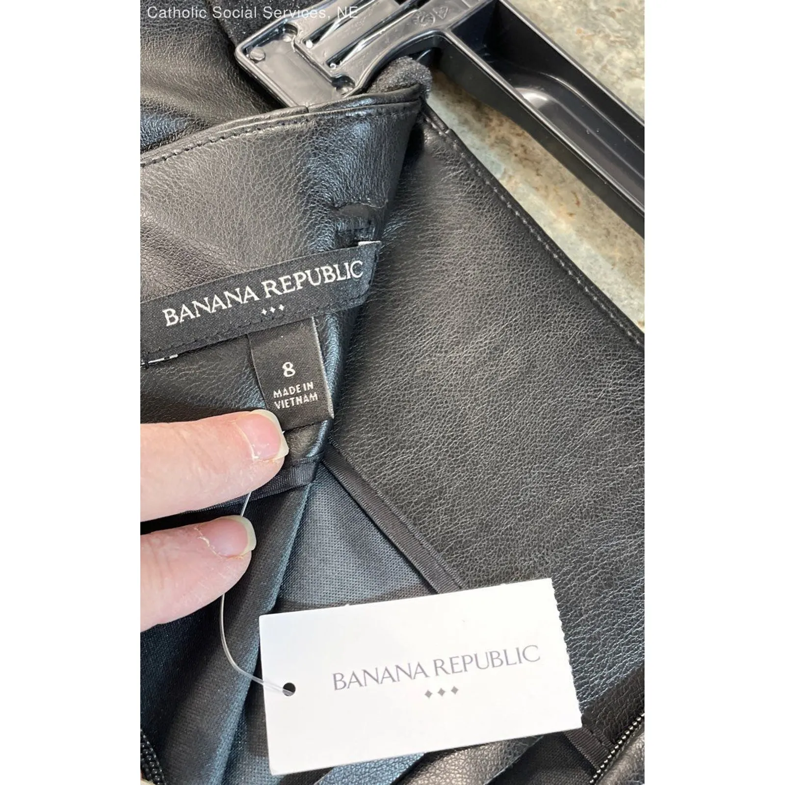 Banana Republic‎ Black Women's 100% Polyester Skirt w/Pockets - Size 8 - Image 4