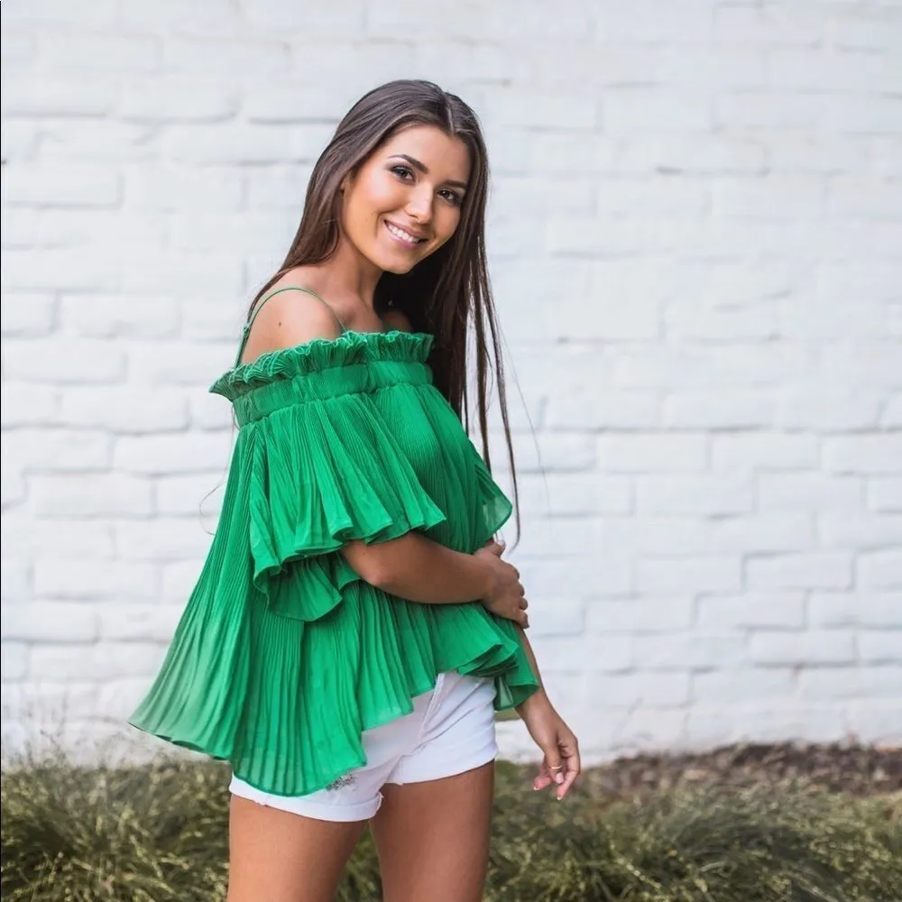 ✨ HP✨Pleated Off Shoulder Top✨ Green Size M - Image 4