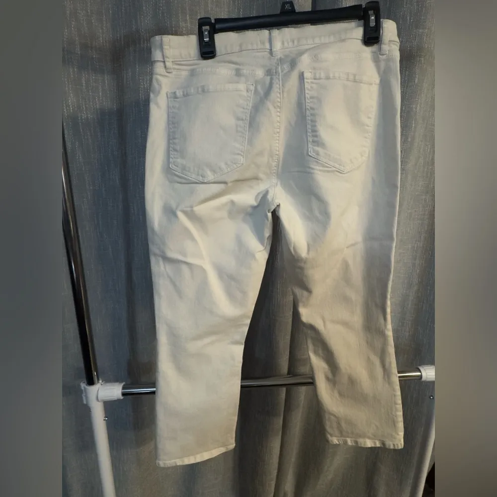 Loft White Modern Skinny Crop Kick Jeans size 31 - Image 4