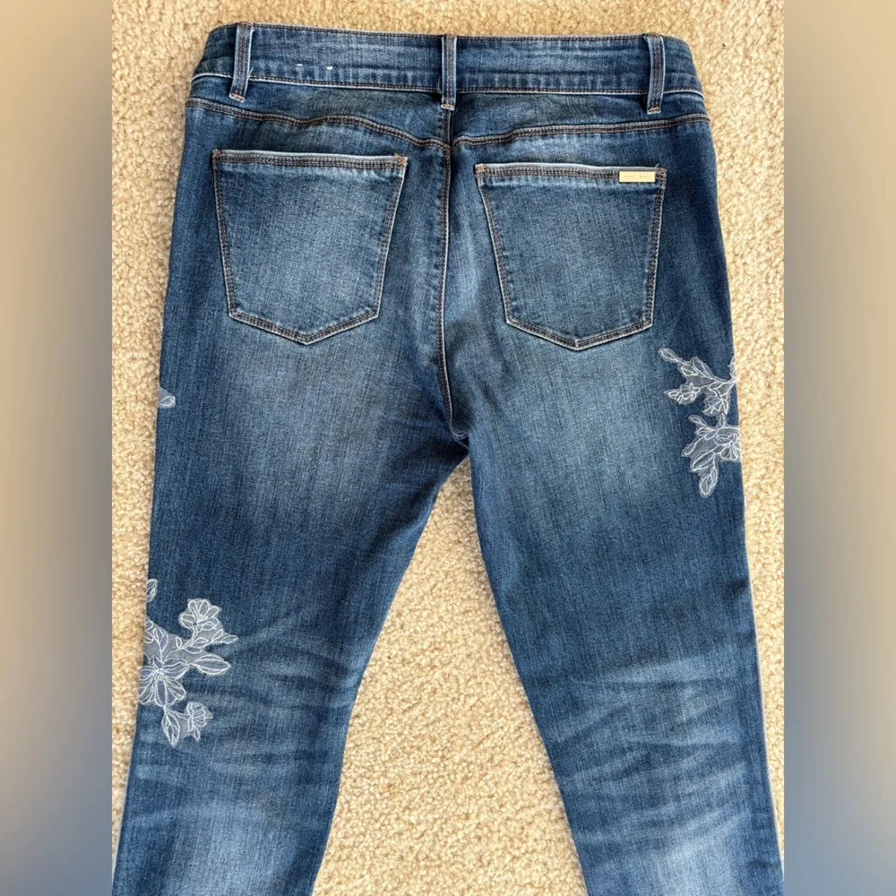 White House Black Market Embroidered Skinny Jeans Color Medium Wash Denim Size 6 - Image 8