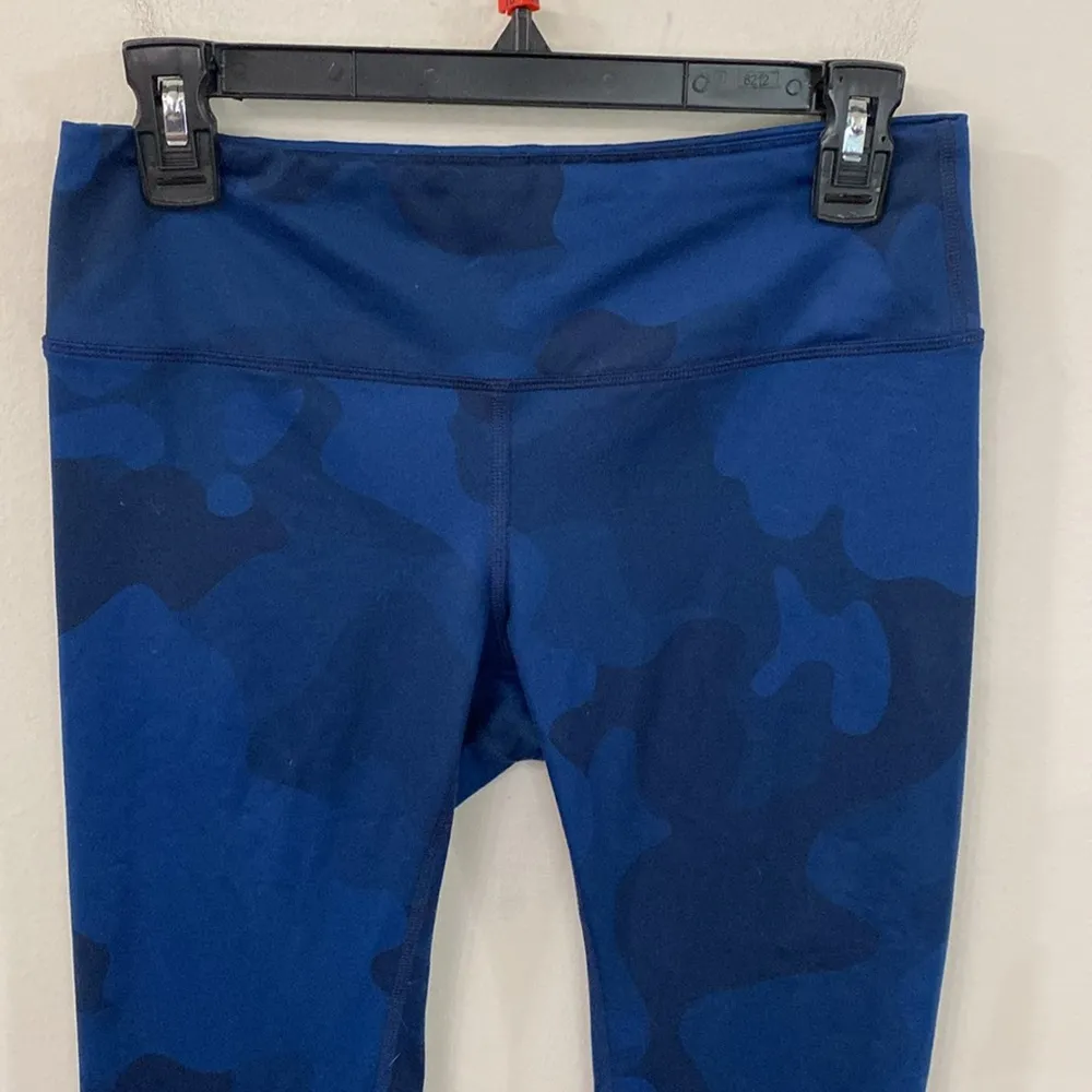 Alo Yoga Airbrush navy camouflage print mid rise leggings size S - Image 4