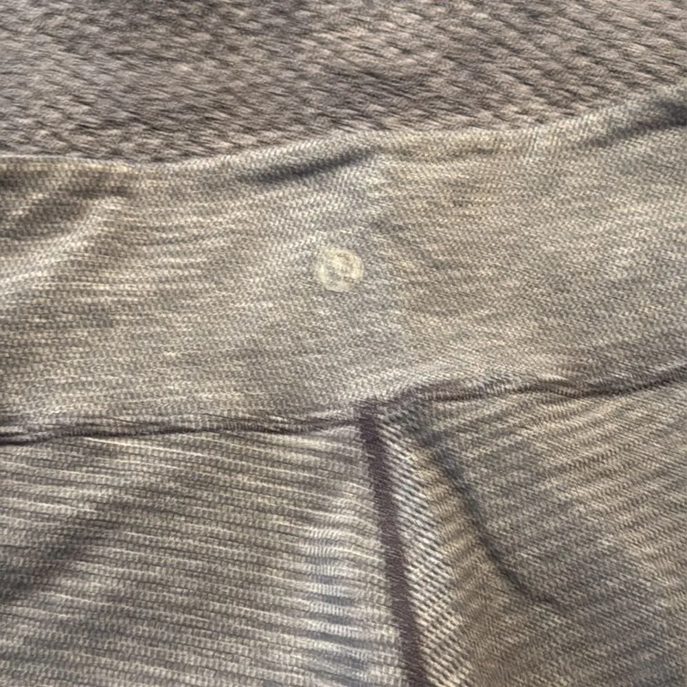 Lululemon Wunder Under Crop II Reversible Leggings Size‎ 4 Gray Cropped - Image 8