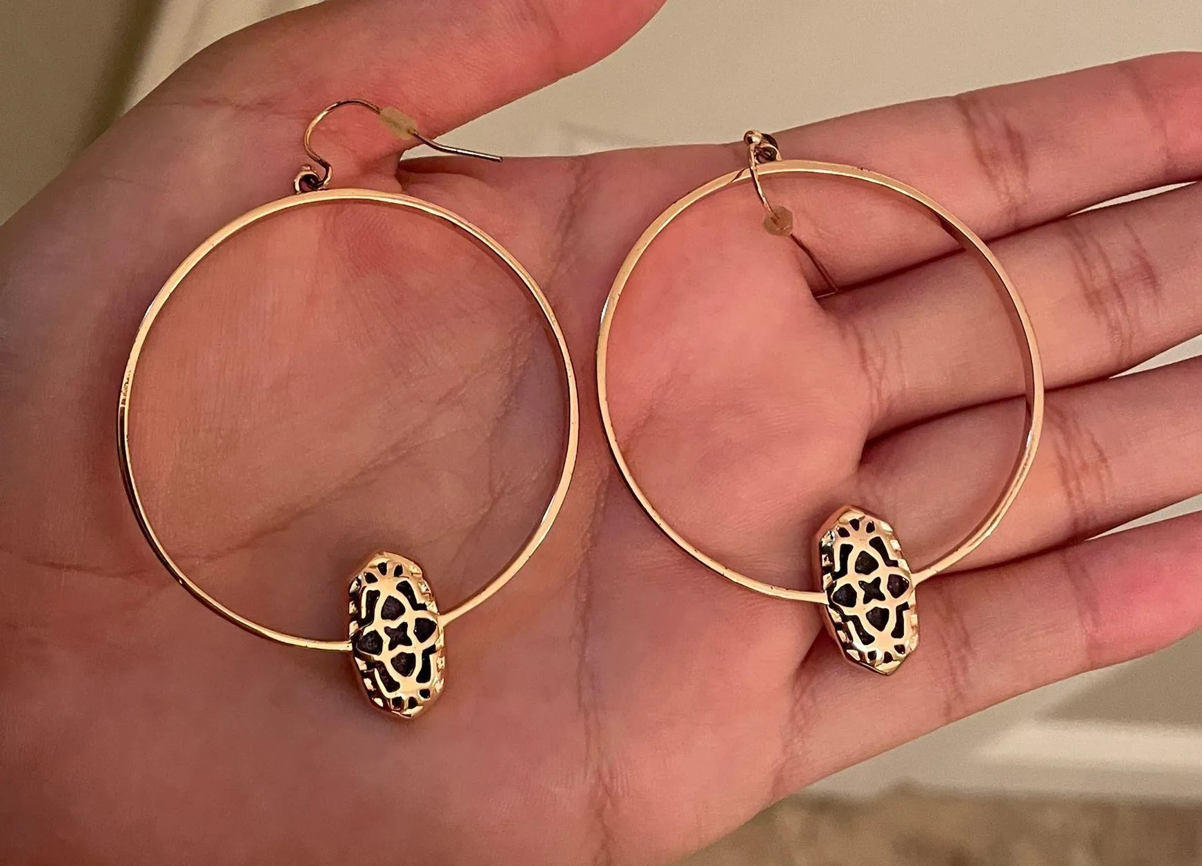 Kendra Scott Elora Hoop Earring - Image 2