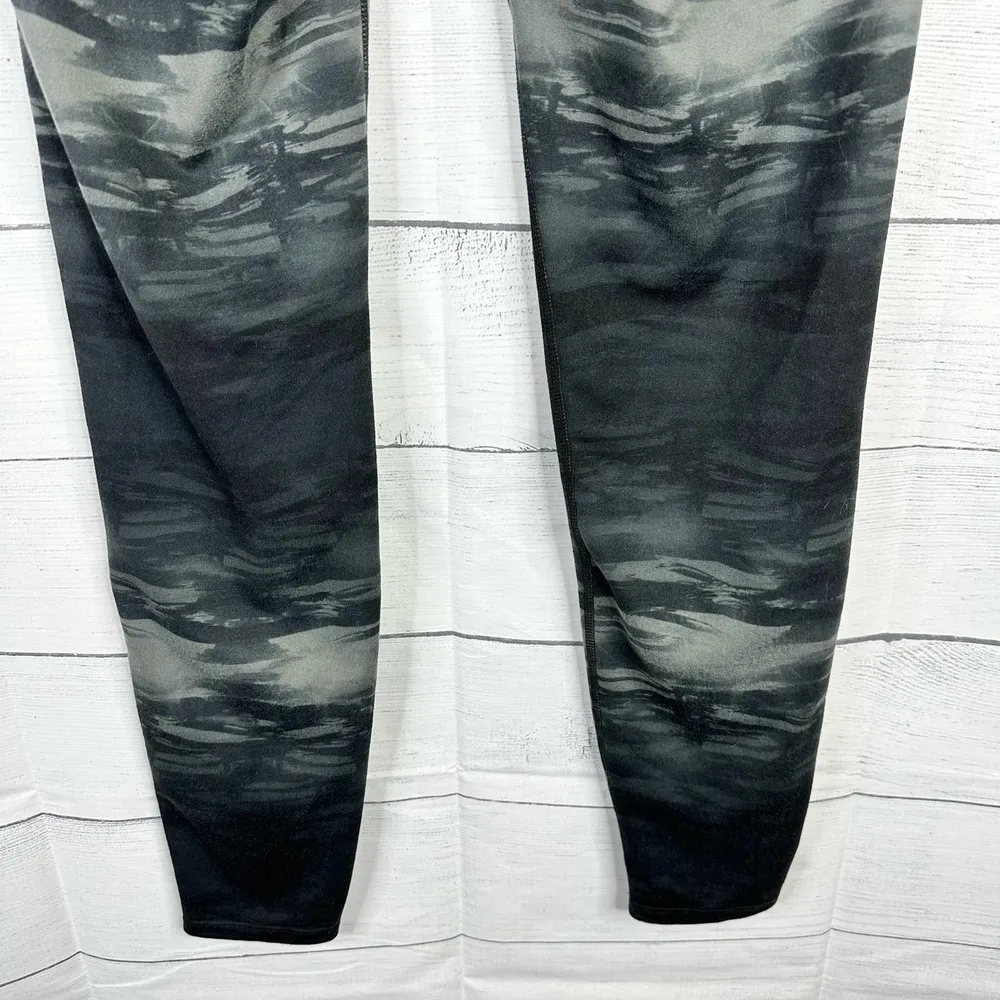 Athleta Womens Chaturanga Multi Flare Print 7/8 Leggings size Medium Gray Black - Image 10