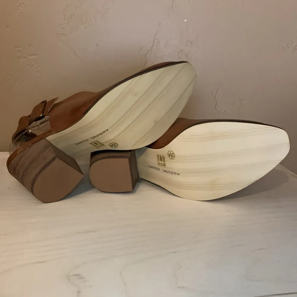 NIB Chinese Laundry leather heeled slides. - Image 5