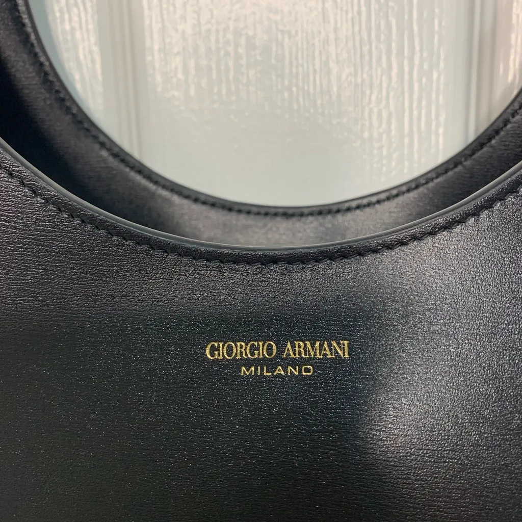 Authentic Giorgio Armani Black Leather Hobo Bag - Elegant & Timeless. - Image 4