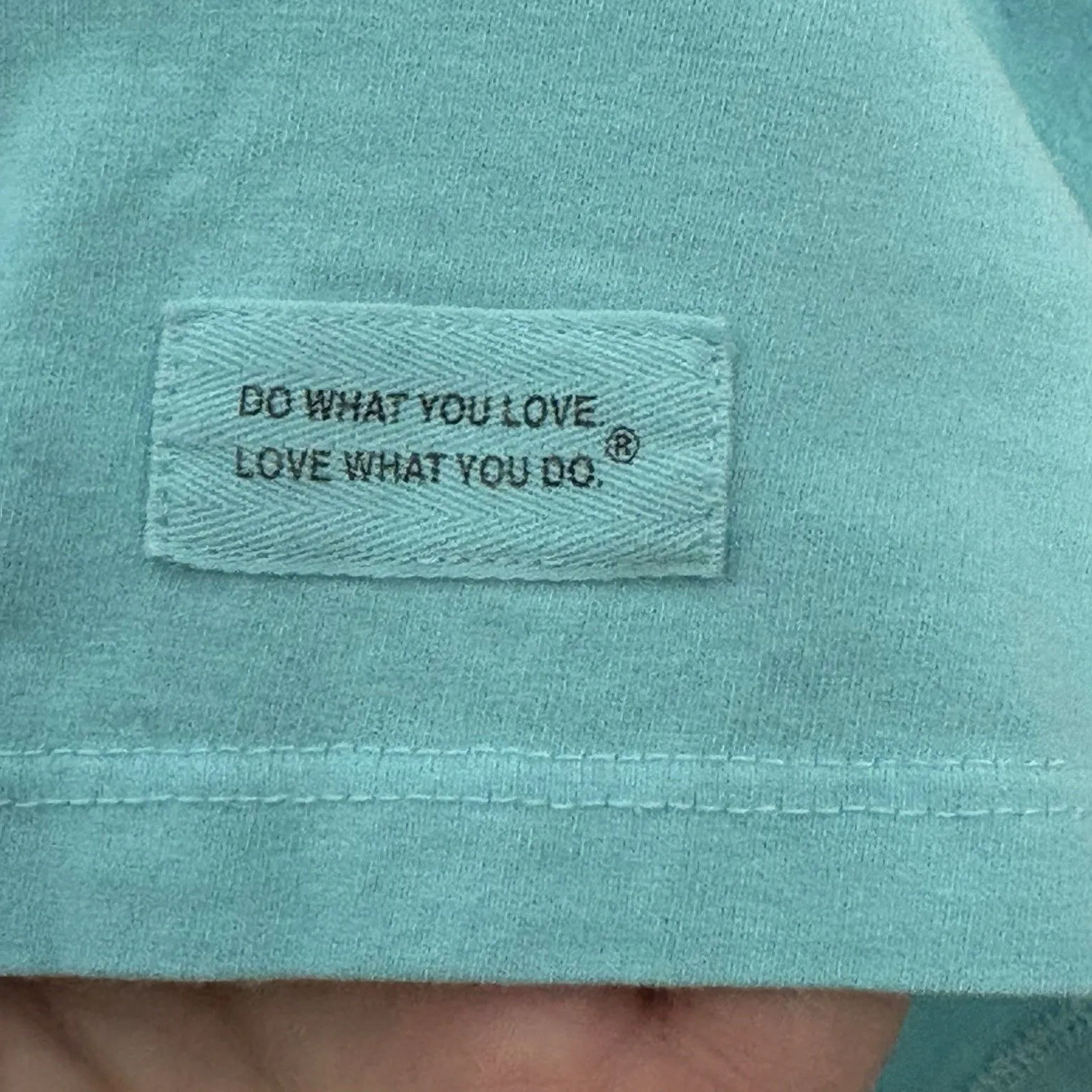 Life Is Good Crusher Tee Blue SS Sea Turtle Hi Tide Classic Fit V-Neck Medium - Image 4