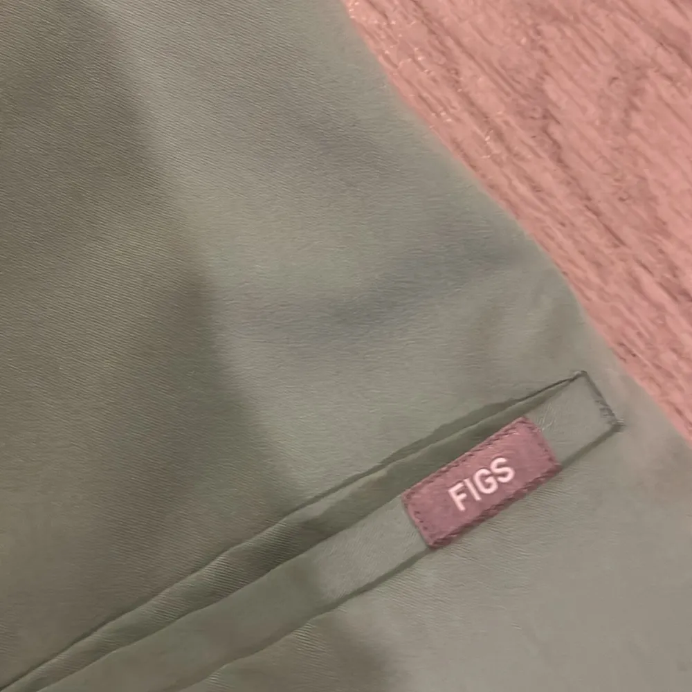 jade Casma 3 pocket jade scrub top - Image 4