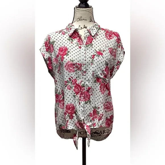 No boundaries. Tie waist rayon blouse. Size Large - Image 2