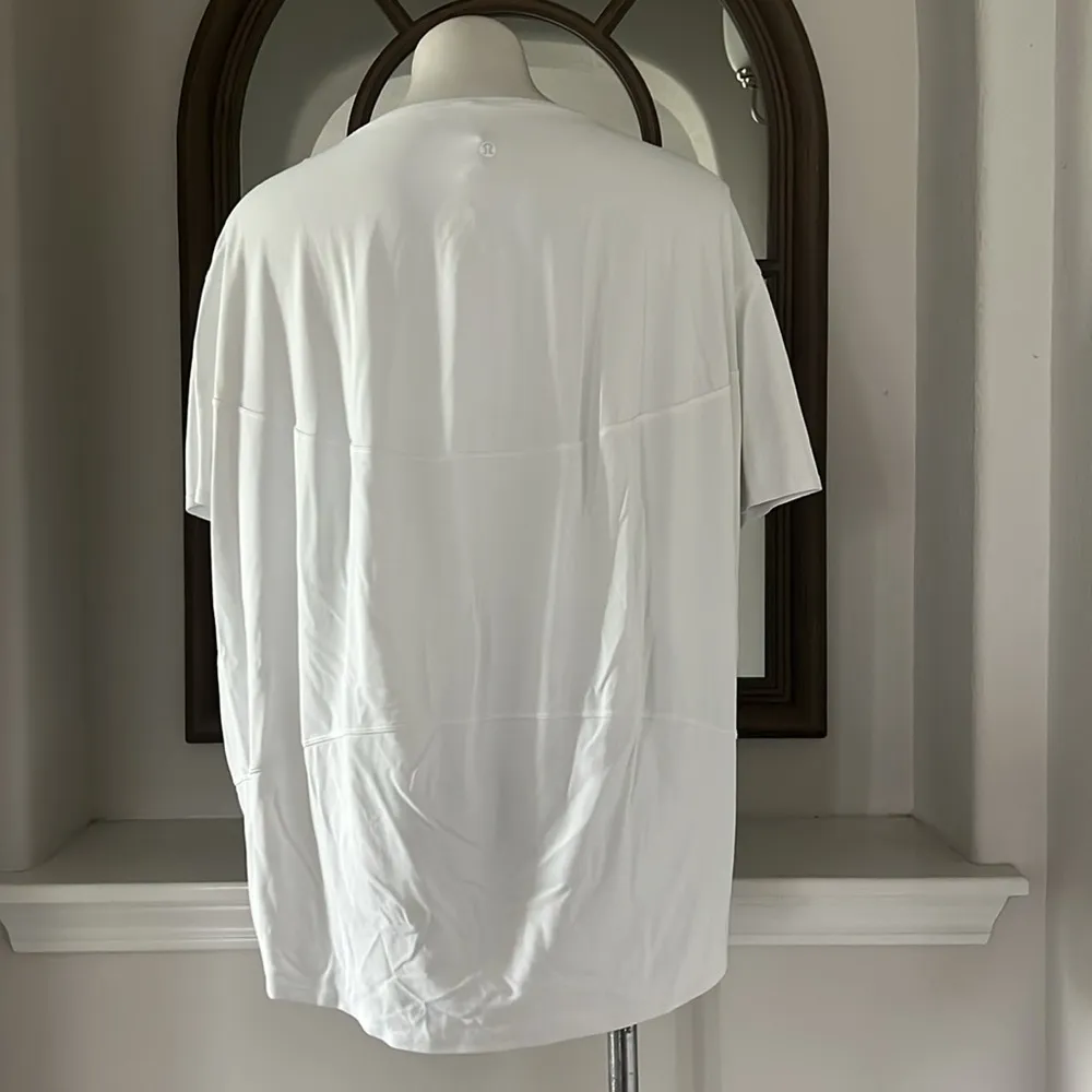 Lululemon White Oversized Top, Size 12 EXCELLENT! - Image 4