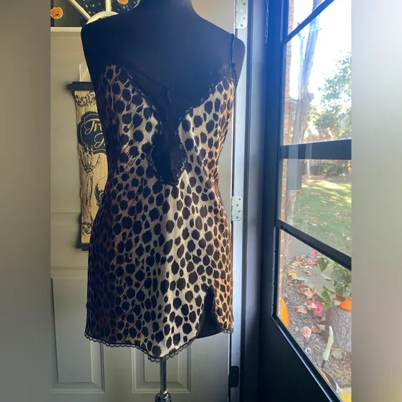 Vintage cheetah leopard print lace trim short nightgown slip dress, size S/M Brown Size M - Image 2