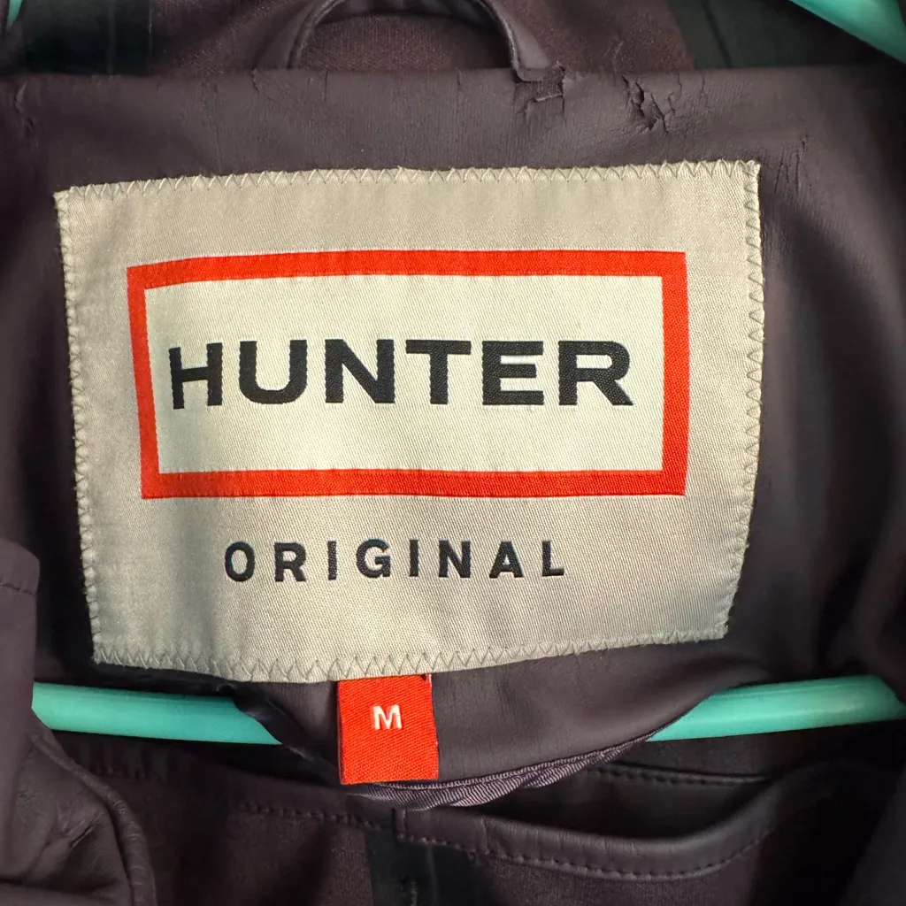Hunter Original waterproof rain jacket in a dark purple - Image 7