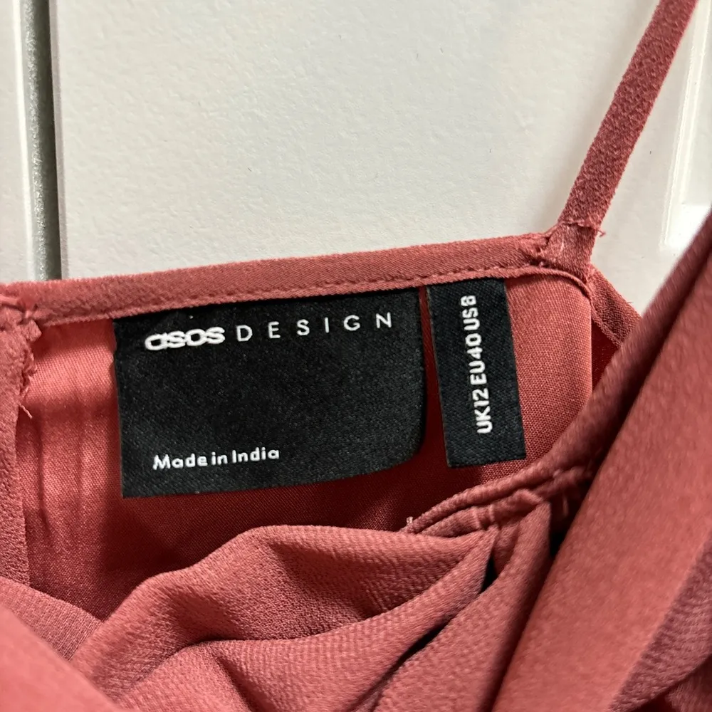 ASOS Twist Front Midi Dress SZ 8, belt missing - Image 2