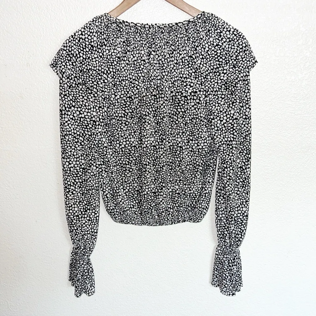 Zara ruffle black and white bell sleeve long sleeve v neck blouse - Image 8