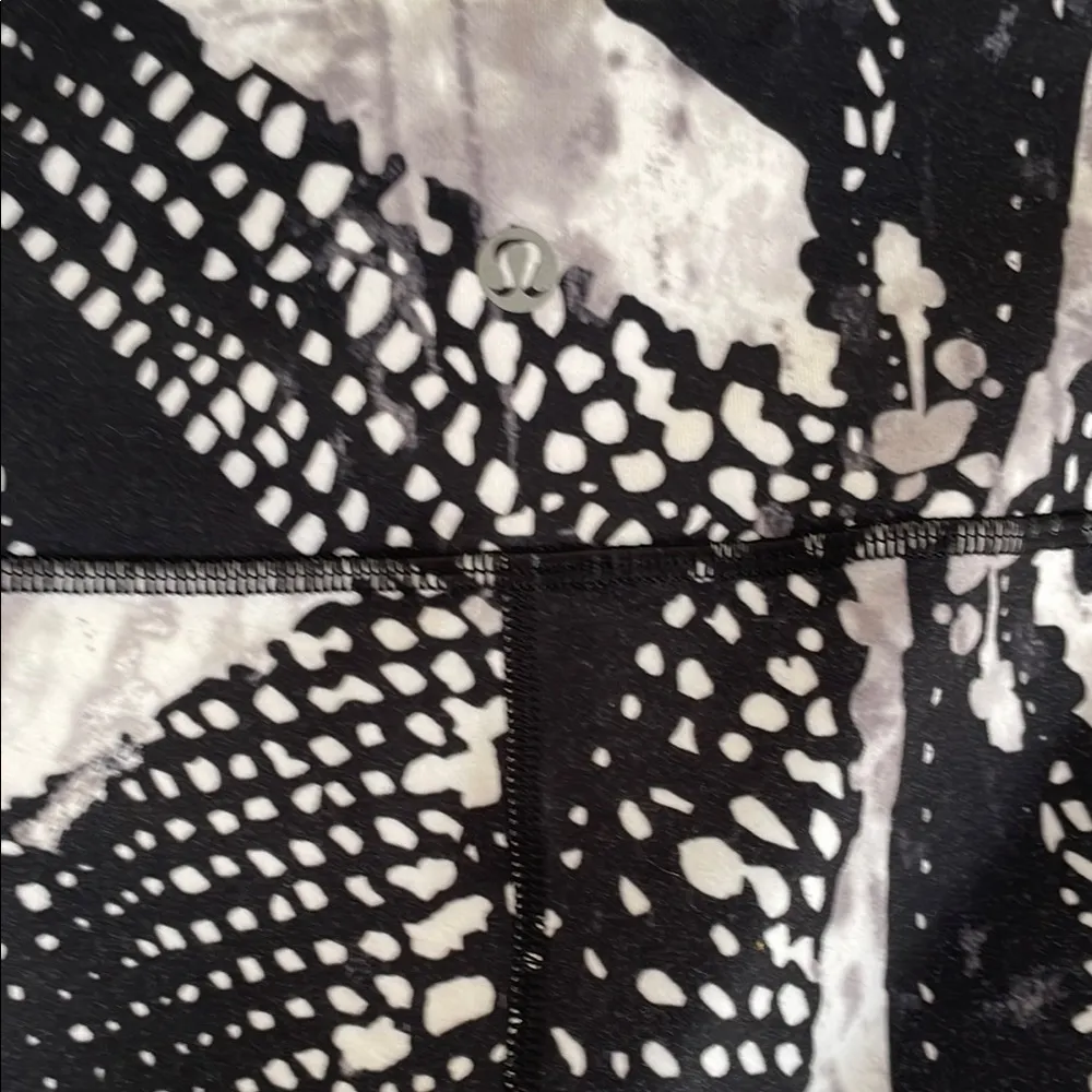 Lululemon Athletica Black and White Patterned Leggings - Image 3
