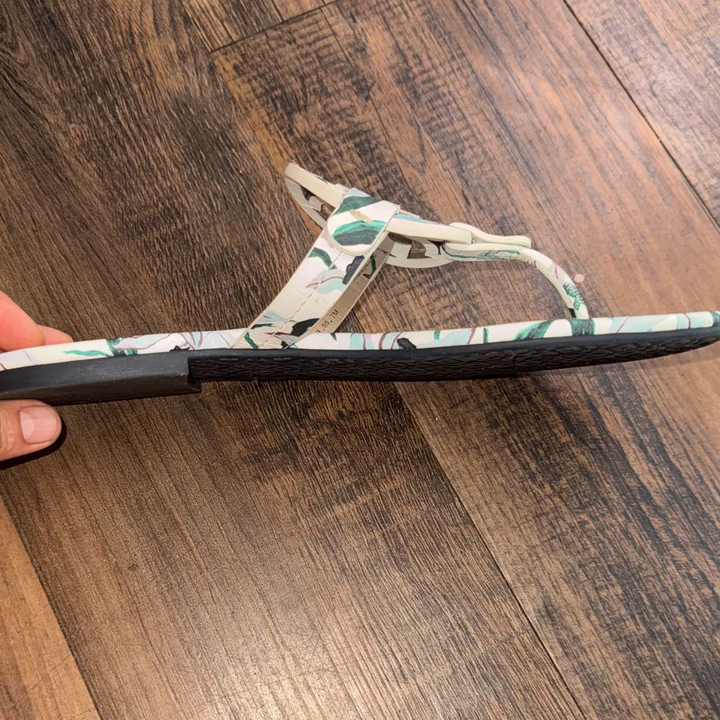 Tory Burch Cream and Green Patterned Sandals - Image 11