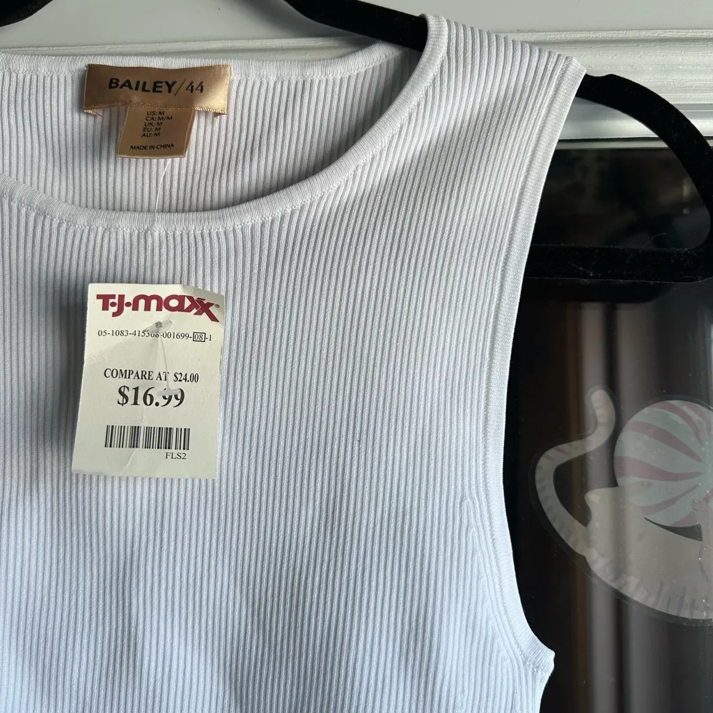 Bailey 44 white tank - Image 2